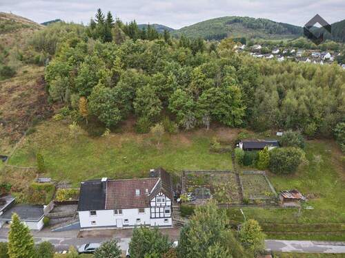 Provisionsfrei! - Zweifamilienhaus: Grünes Paradies mit 4.000 m² Grundstück