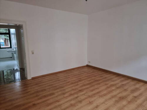Wonzimmer - Bild - 2 - 3 Zimmer Etagenwohnung zur Miete in Roßwein