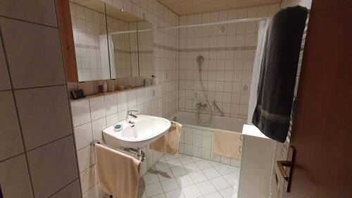 Badezimmer - 4 Zimmer Etagenwohnung zum Kaufen in Pforzheim
