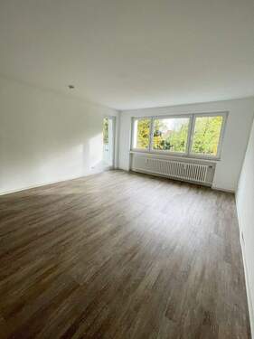 Wohnzimmer - 3 Zimmer Etagenwohnung zur Miete in Bergisch Gladbach