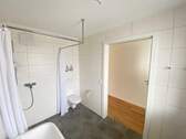 mit großer Dusche - 
