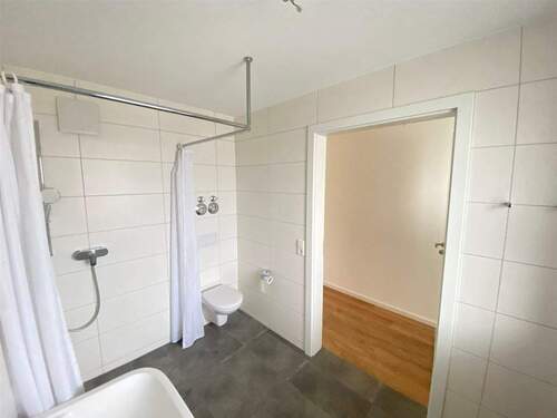 mit großer Dusche - 