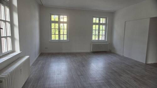 Wohnraum - Reserviert! - Sehr schöne 3-Zimmer Wohnung mit großer Dachterrasse im 1. OG zentral in Bad Eilsen