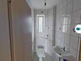 Ansicht II: Badezimmer / Separate Toilette - 