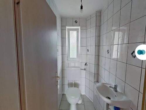 Ansicht II: Badezimmer / Separate Toilette - 