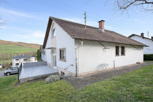 Ansicht aus nordwestlicher Richtung - 9 Zimmer Einfamilienhaus zum Kaufen in Theisbergstegen