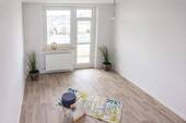 Wohnzimmer Vergleichswohnung - Lichterfüllte 3-Raum-Wohnung mit Balkon