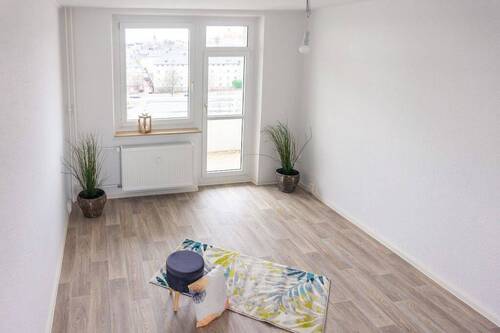 Wohnzimmer Vergleichswohnung - Lichterfüllte 3-Raum-Wohnung mit Balkon