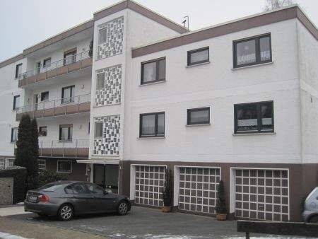 Hausansicht mit Eingangsbereich - 