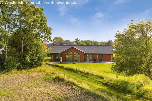 Gartenansicht Richtung Haus - Wohlfühlhaus mit Meerblick-in Dänemark!