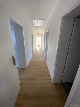 Flur - 4 Zimmer Etagenwohnung zum Kaufen in Bad Zwischenahn