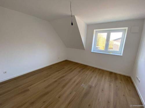 Schlafzimmer - 4 Zimmer Etagenwohnung in Bad Zwischenahn