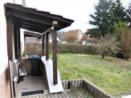 Vorgarten mit Zugang Keller.JPG - 