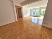 Wohn-/Esszimmer - 