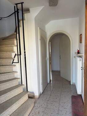 Flur - Mehrfamilienhaus, Wohnhaus mit 176,00 m&sup2; in Waldkraiburg zum Kaufen