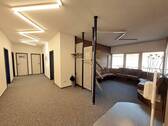 Flur und Wartebereich Praxis - Mehrfamilienhaus, Wohnhaus mit 128,00 m² in Dielheim zum Kaufen