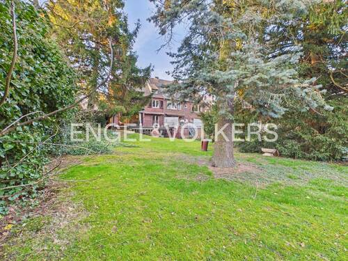 Stadthaus mit großzügigem Garten - 8 Zimmer Doppelhaushälfte in Krefeld