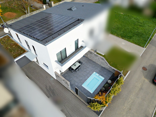 Gebäude mit Pool - 5 Zimmer Doppelhaushälfte in Gärtringen