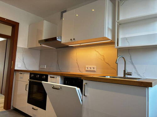 Helle und moderne Einbauküche - 3 Zimmer Etagenwohnung zur Miete in Hannover
