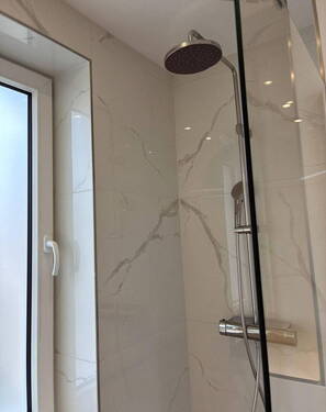 Begehbare Dusche - Etagenwohnung mit 67,00 m&sup2; in Hannover zur Miete