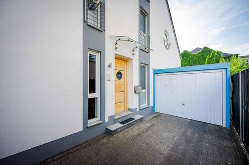 Hauseingang - Doppelhaushälfte mit 173,00 m&sup2; in Solingen zum Kaufen