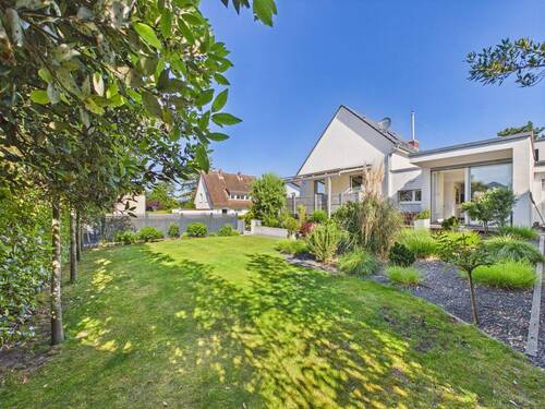 eingewachsener Garten - Ein Zuhause mit Lebensqualität: Familienfreundliches Wohnen in Bestlage mit sonnigem Garten