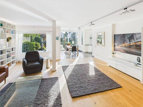 helles Wohnzimmer - 7 Zimmer Einfamilienhaus zur Miete in Wiesbaden