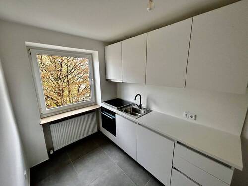 neue Einbauküche - 3 Zimmer Etagenwohnung in München / Untermenzing