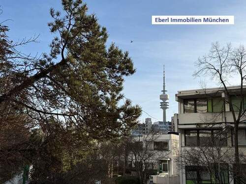 Blick zum Olympiaturm - 