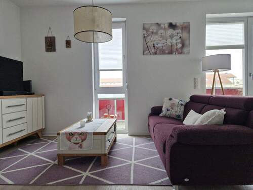 Wohnzimmer - Wunderschöne Wohnung mit Einbauküche sucht einen Nachmieterin