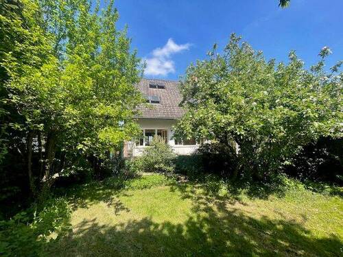 Gartenansicht.jpg - Familienhaus in Wennigsen - Holtensen mit grünem Garten und viel Platz !