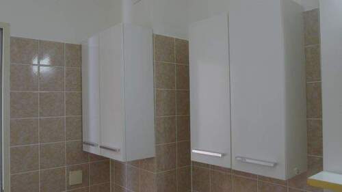 Bad mit 2 Hängeschränken - 