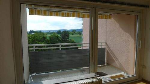 Loggia mit Markise mit Zugang durchs Wohnzimmer - 