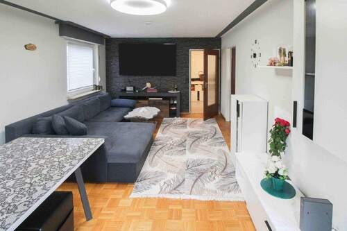 Wohnzimmer - 2 Zimmer Einfamilienhaus zum Kaufen in Stuttgart