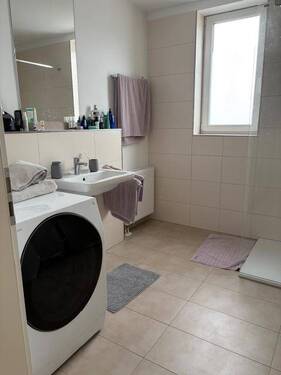 Bad mit Waschmaschinenstellplatz - 