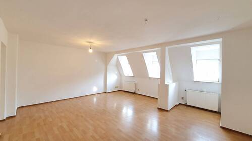 20221111_093006 - geräumige 3- Raumwohnung mit Einbauküche im Dachgeschoss !