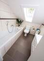 Badezimmer mit Badewanne - 