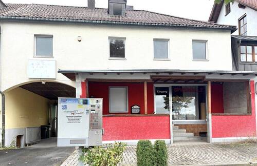 Bild 1 - Wohnen & Arbeiten unter einem Dach Vielseitiges Wohn- und Geschäftshaus in Wiesau