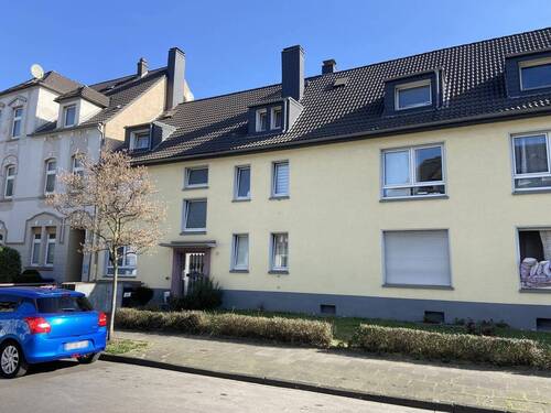 Gebäudefront vorne - 3 Zimmer Mehrfamilienhaus, Wohnhaus in Duisburg
