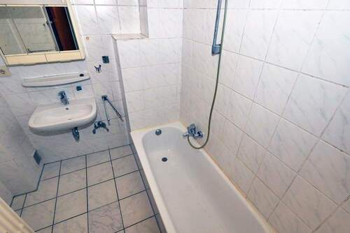 Wannenbad, WC ist separat - 