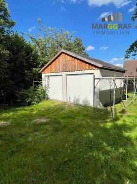 Neu gebaute Doppelgarage - 