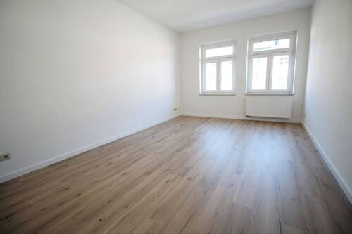 Bsp. Wohnzimmer - 2 Zimmer Mehrfamilienhaus, Wohnhaus in Chemnitz