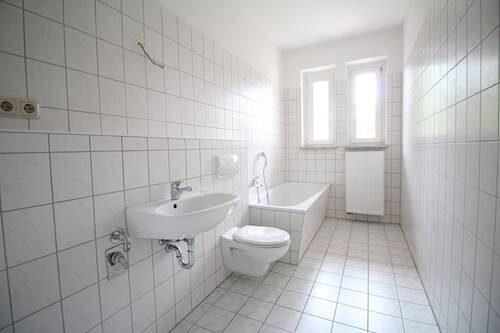 Bsp. Bad - Mehrfamilienhaus, Wohnhaus mit 585,00 m&sup2; in Chemnitz zum Kaufen