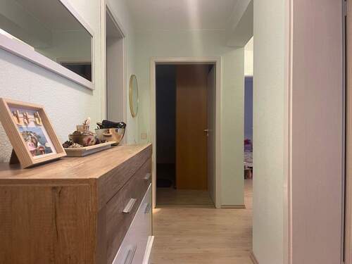 1573-02-Flur.jpeg - 3 Zimmer Etagenwohnung zum Kaufen in Wolfach