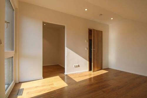 Hauptschlafzimmer mit Ankleide - 