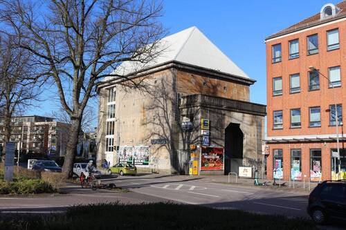Lübeck Ziegelstraße - Imposanter Hochbunker mit Clou: Einer Symbiose zwischen Historie und Neubaukultur