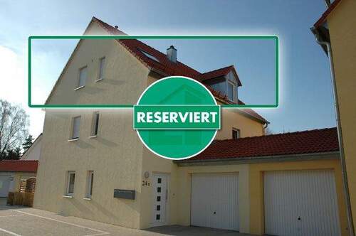 Wohnen ganz oben - Investieren oder Einquartieren! Vermietete 3-Zimmer-DG-Wohnung in idealer Lage von Ochenbruck