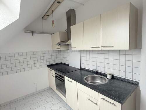 Küche mit EBK - 3 Zimmer Etagenwohnung in Chemnitz