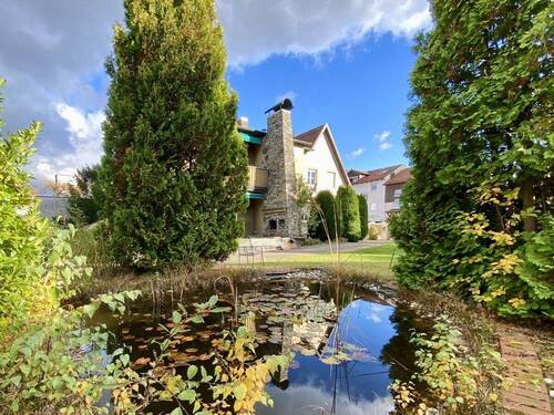 NW über Teich - Einfamilienhaus mit Charakter und Bauplatz-Reserve in guter Lage