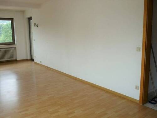 Wohn.- Esszimmer mit Tür zum Balkon - 2 Zimmer Etagenwohnung zur Miete in Beckingen